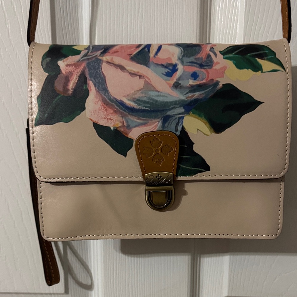 Patricia Nash, Chic Floral Beige Crossbody Bag or wristlet - Picture 2 of 9
